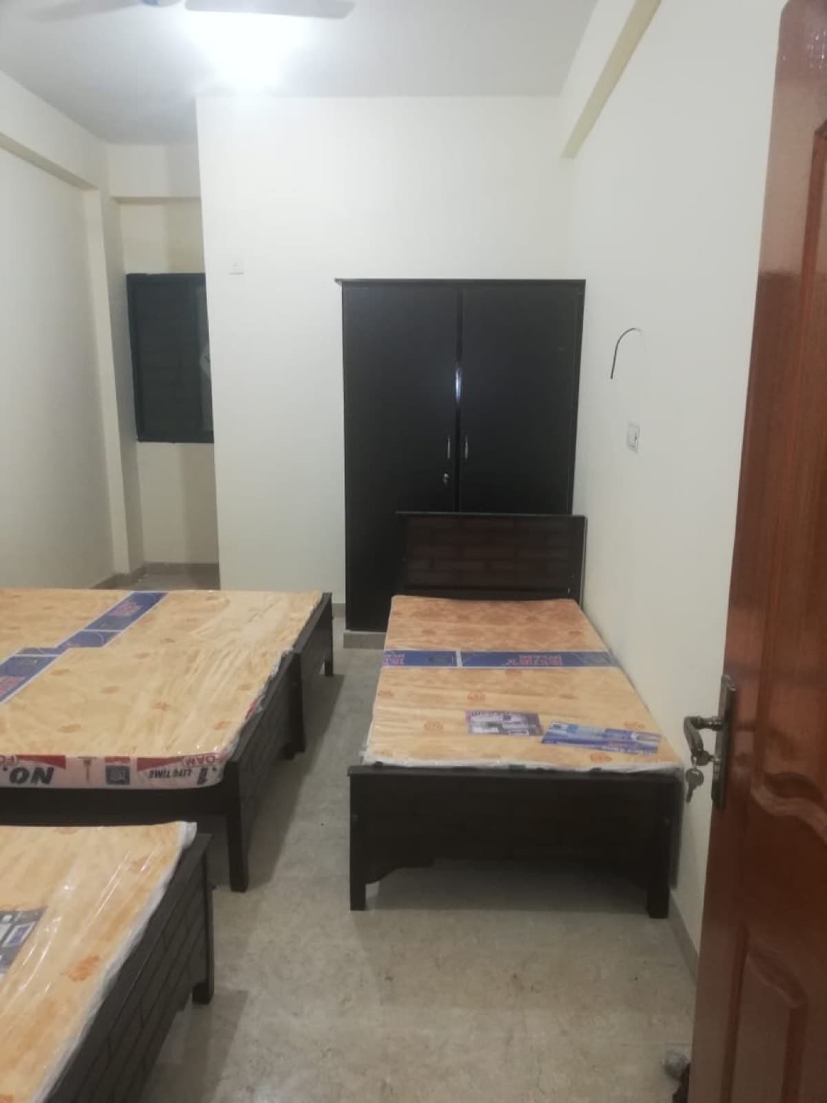 AlKhair Boys Hostel IJP Road Rawalpindi – room