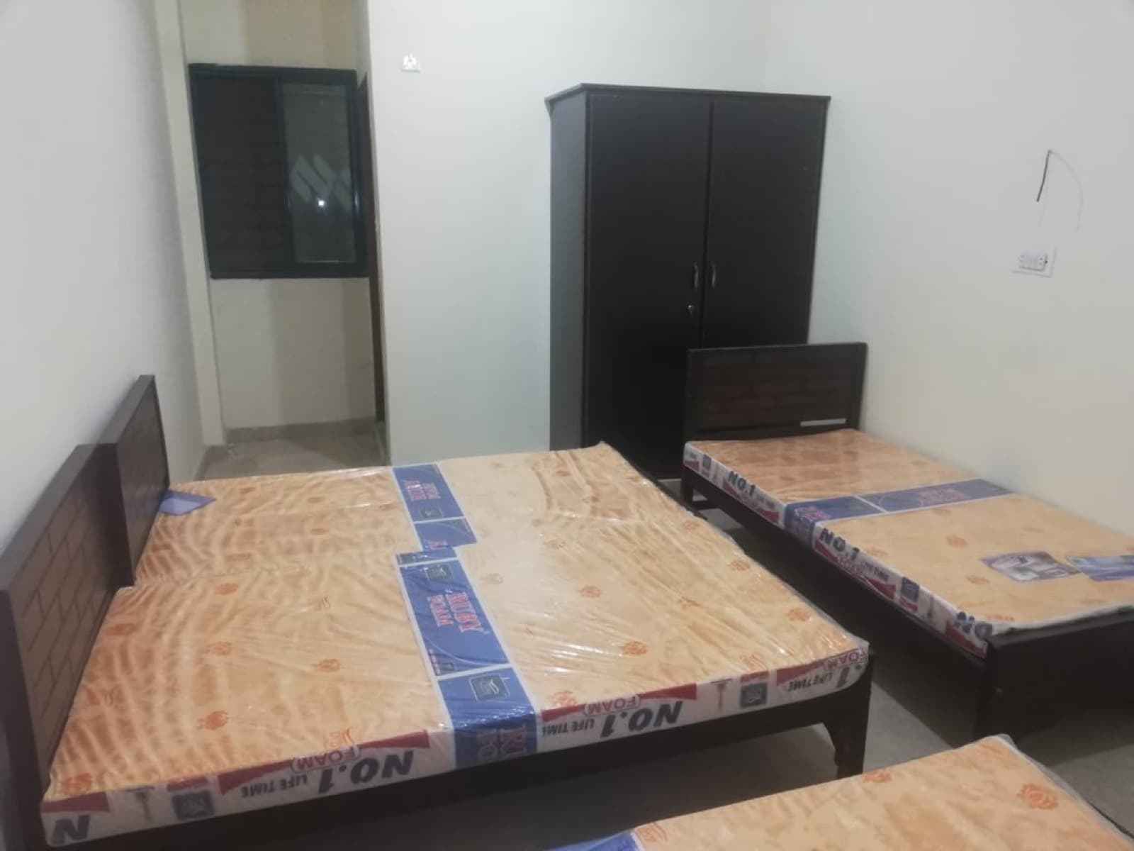AlKhair Boys Hostel IJP Road Rawalpindi – furnished room